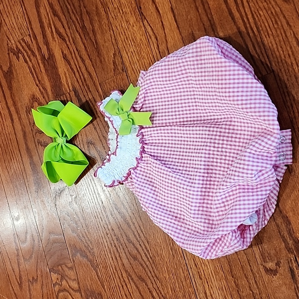 Rare Editions 3 month bubble with large bow.